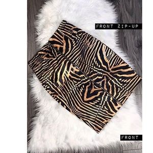 MARCIANO - TIGER PRINT ZIP UP PENCIL SKIRT